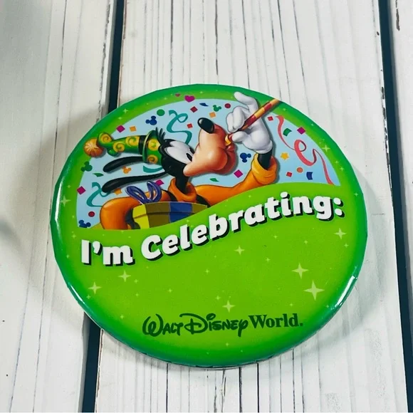 Disney - Frozen Olaf Aloha Plus w/ Disney World Pin. - Picture 9 of 10